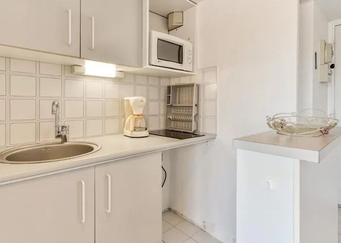 Baie Des Anges- 411- Mezz Lumineux- 6 Pers * Agde